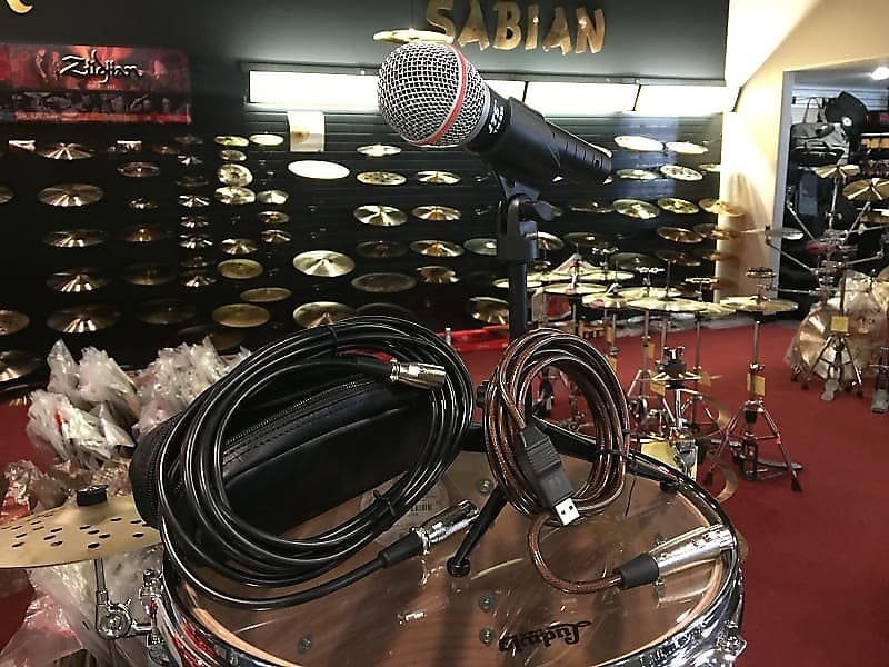 Pack de montage micro XLR/USB JTS TM-929 (clone SM58) avec 2 câbles, support de trépied et étui